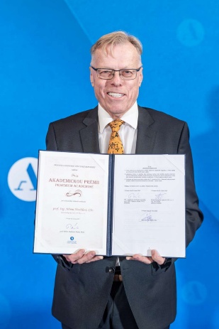 2025-10-29_Akademicka premie_Lumina Quaeruntur_web-152 2025-10-29_Akademicka premie_Lumina Quaeruntur_web-152