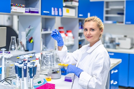Kristýna Kárová in her laboratory.