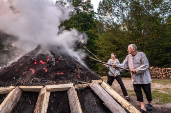 Dny lesních řemesel se konají každoročně na konci srpna v Českém Švýcarsku. Letos je můžete navštívit mezi 29. a 31. srpnem 2024.