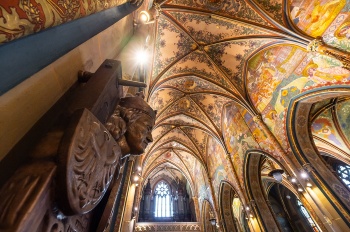 Hlavní dominantu Vyšehradu dnes tvoří kapitulní chrám sv. apoštolů Petra a Pavla. Současná podoba kostela je výsledkem regotizace z konce 19. století, vnitřní secesní výzdoba pochází ze začátku 20. století.