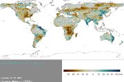 Anomálie zásoby vody  v půdě (v litrech na m2) tj. „chybějící“ či naopak „přebývající“ obsah vody v povrchové vrstvě půdy oproti obvyklému stavu a to v oblasti Jižní Ameriky a globálně.